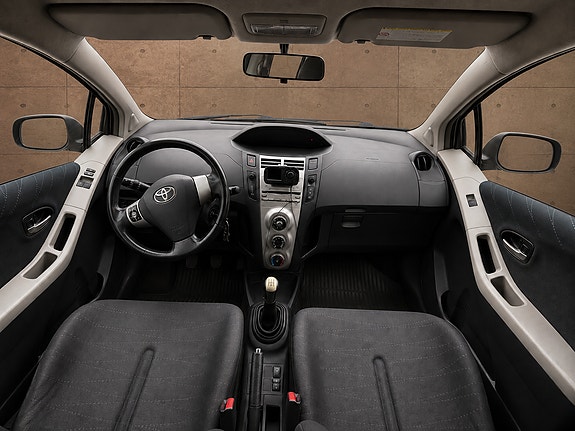 Toyota Yaris 11 of 12