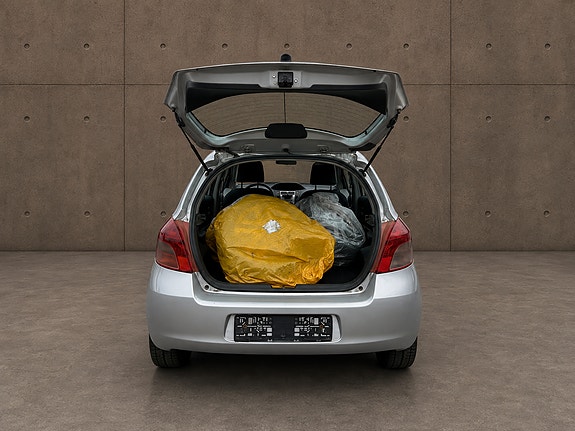 Toyota Yaris 5 of 12