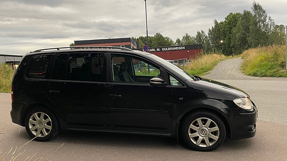 Volkswagen Touran 6 of 30