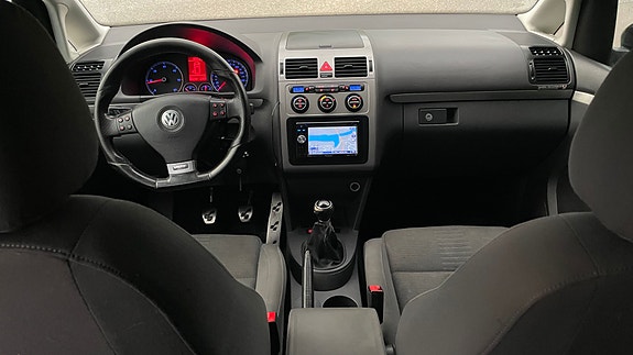 Volkswagen Touran 17 of 30