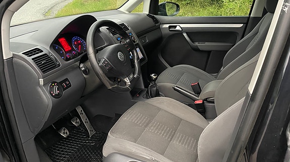 Volkswagen Touran 12 of 30