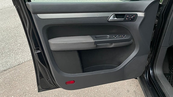 Volkswagen Touran 11 of 30