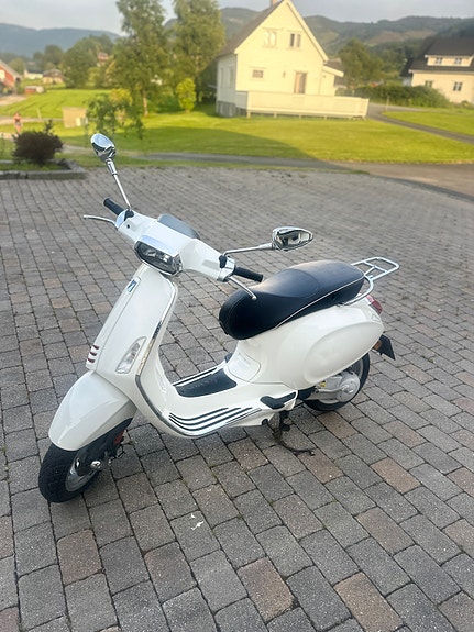 Vespa Sprint 50 3 of 9