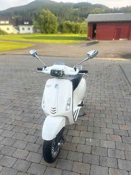 Vespa Sprint 50 2 of 9