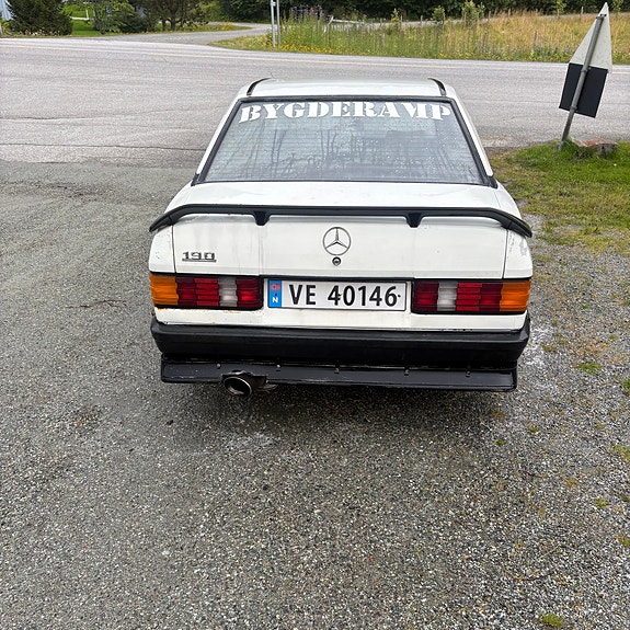 Mercedes-Benz 190 E 6 of 8