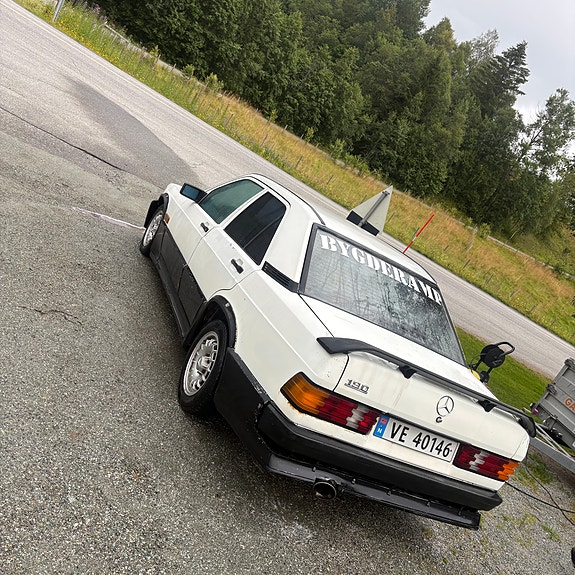 Mercedes-Benz 190 E 5 of 8