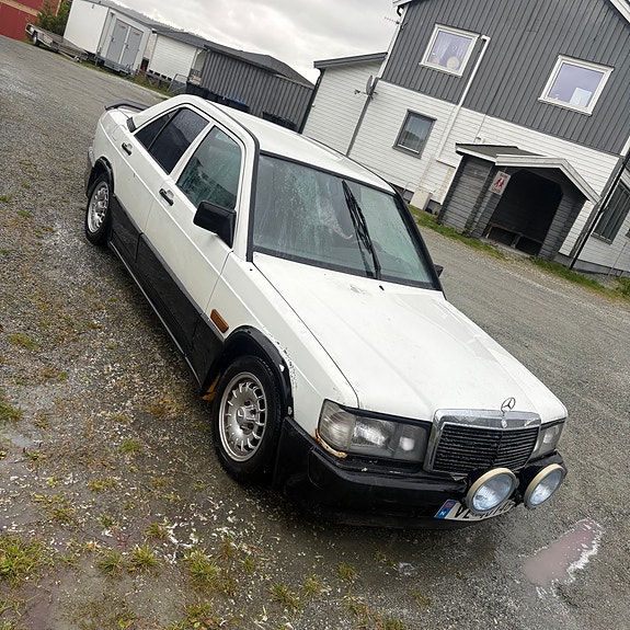 Mercedes-Benz 190 E 4 of 8