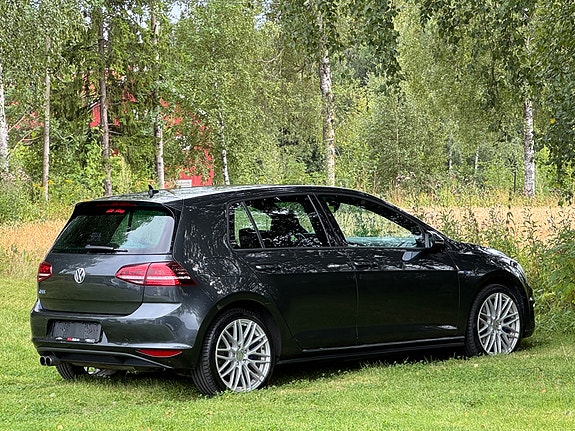 Volkswagen Golf VII 11 of 22