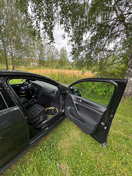 Volkswagen Golf VII 20 of 22