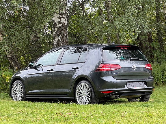 Volkswagen Golf VII 10 of 22