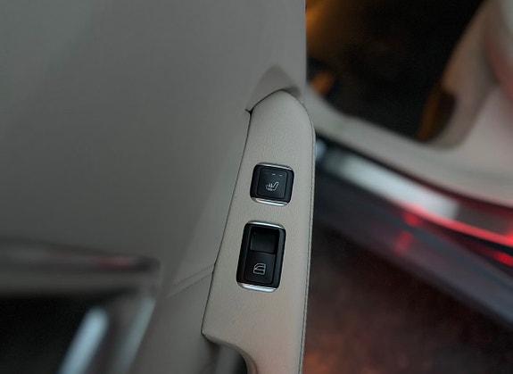 Mercedes-Benz E500 25 of 28