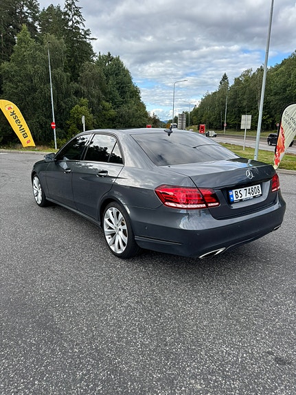 Mercedes-Benz E500 4 of 28