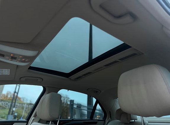 Mercedes-Benz E500 22 of 28