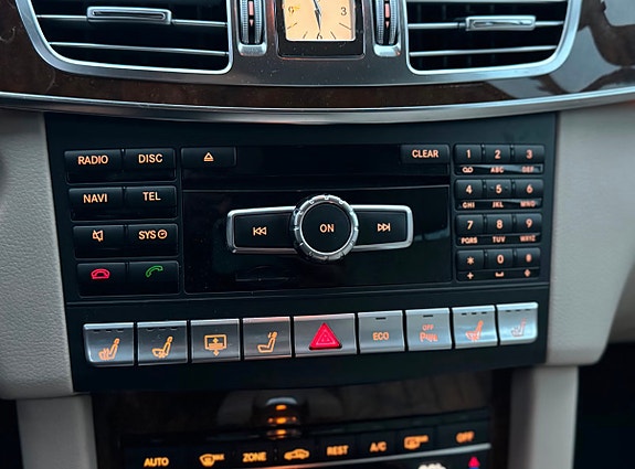 Mercedes-Benz E500 19 of 28