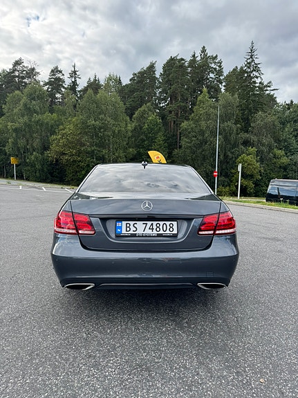Mercedes-Benz E500 5 of 28