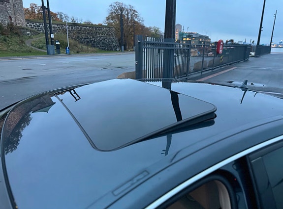 Mercedes-Benz E500 23 of 28