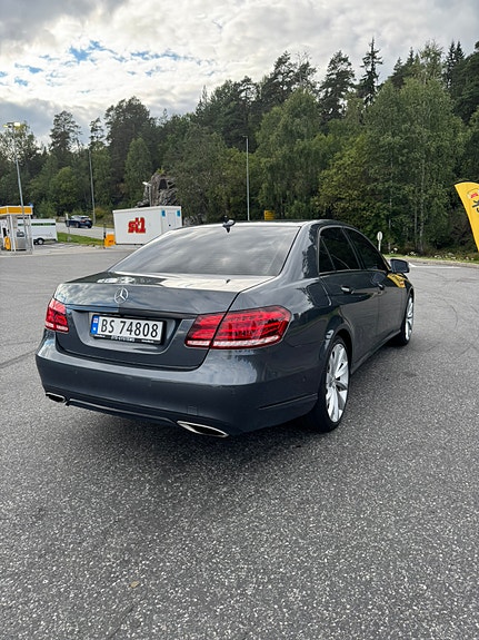 Mercedes-Benz E500 6 of 28