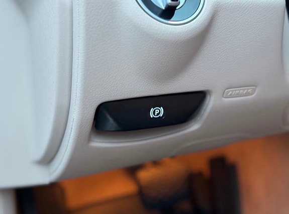 Mercedes-Benz E500 14 of 28
