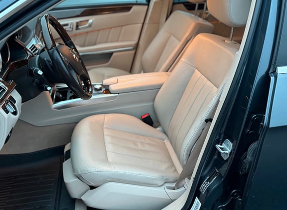 Mercedes-Benz E500 16 of 28