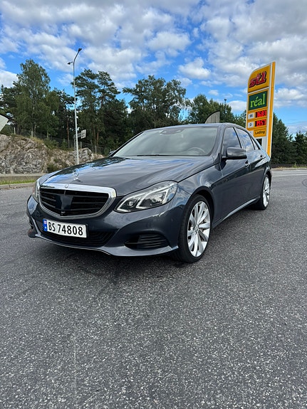 Mercedes-Benz E500 2 of 28