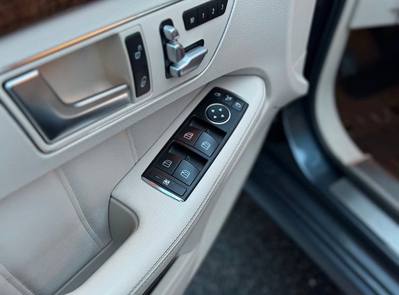 Mercedes-Benz E500 11 of 28