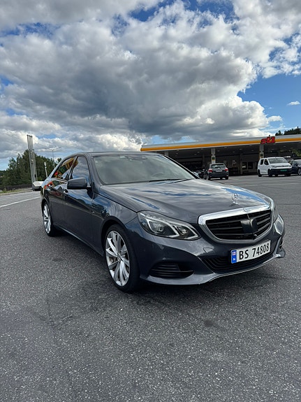 Mercedes-Benz E500 8 of 28
