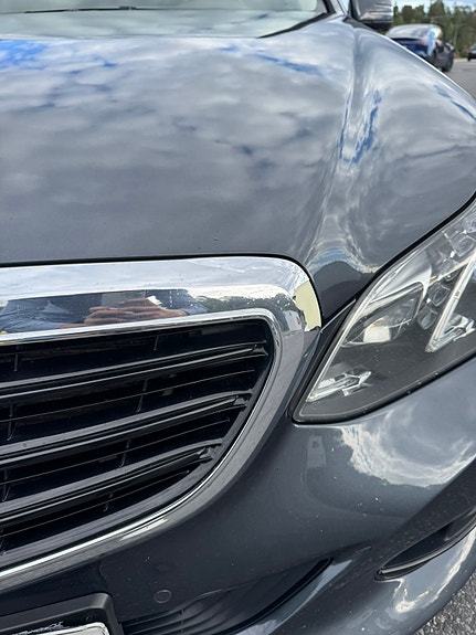 Mercedes-Benz E500 9 of 28