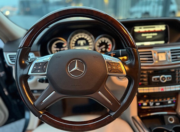Mercedes-Benz E500 17 of 28