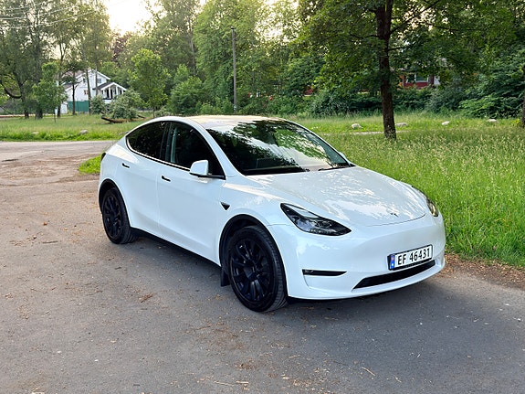 Tesla Model Y 7 of 19