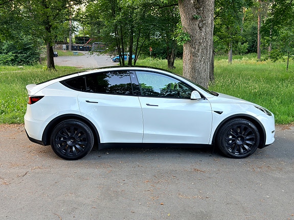 Tesla Model Y 6 of 19