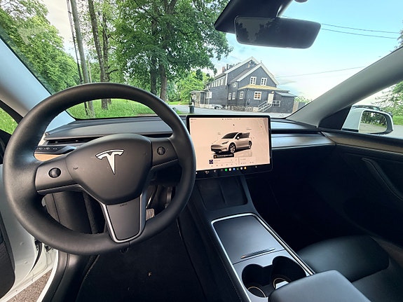 Tesla Model Y 19 of 19