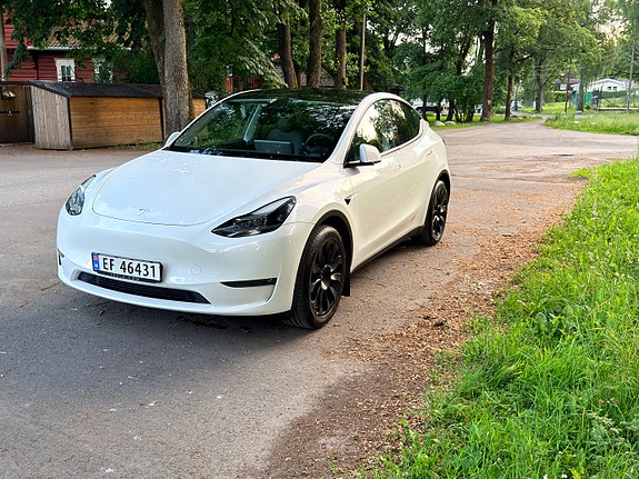 Tesla Model Y 2 of 19