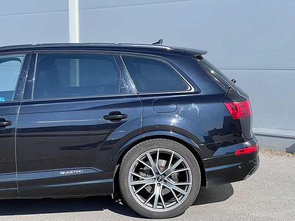 Audi Q7 3 of 21