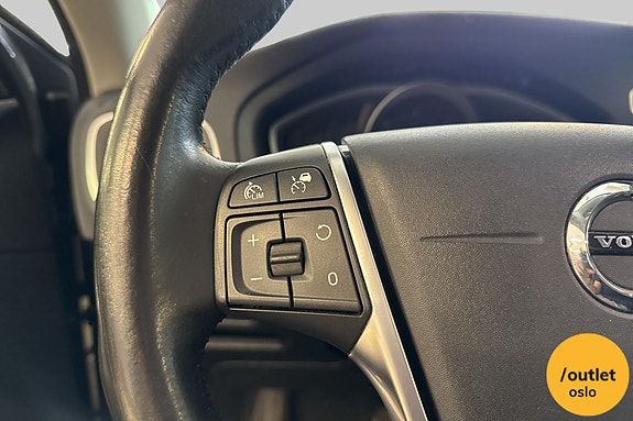 Volvo V40 Cross Country 19 of 26