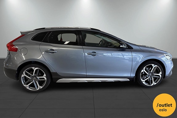 Volvo V40 Cross Country 8 of 26