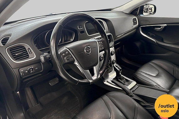 Volvo V40 Cross Country 13 of 26