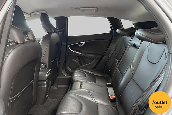 Volvo V40 Cross Country 11 of 26