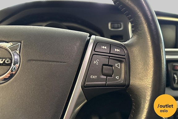 Volvo V40 Cross Country 18 of 26
