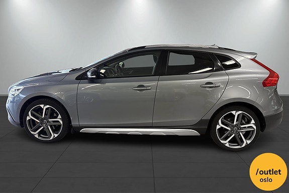 Volvo V40 Cross Country 2 of 26