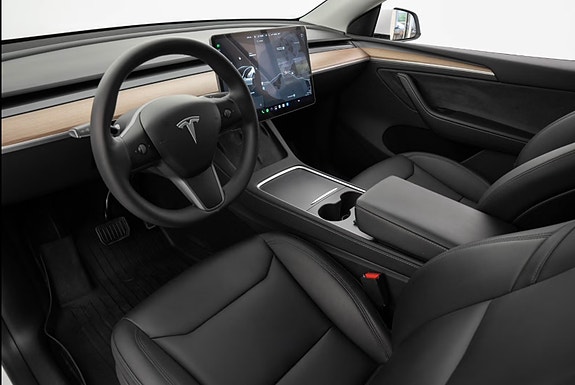 Tesla Model Y 17 of 18