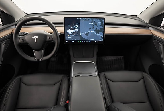 Tesla Model Y 4 of 18