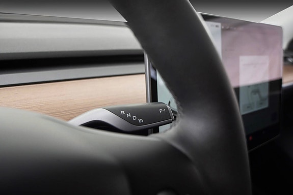 Tesla Model Y 15 of 18