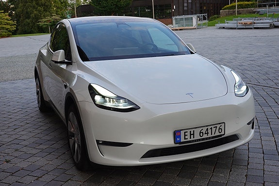 Tesla Model Y 5 of 18