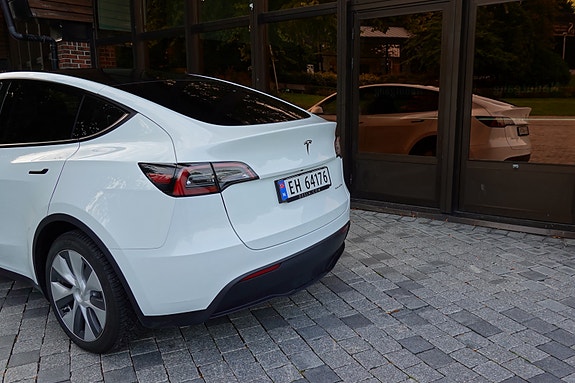 Tesla Model Y 6 of 18