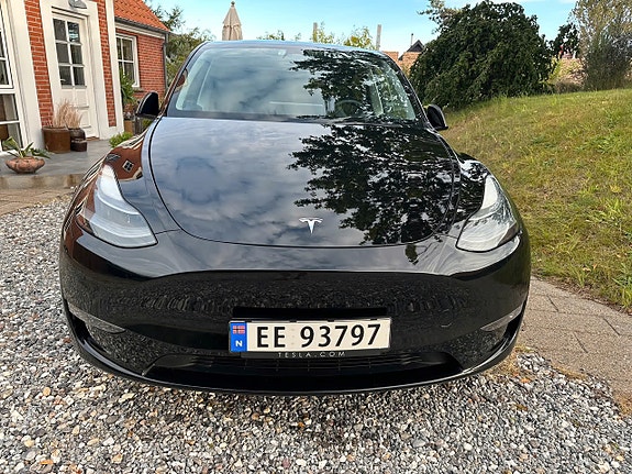 Tesla Model Y 2 of 15