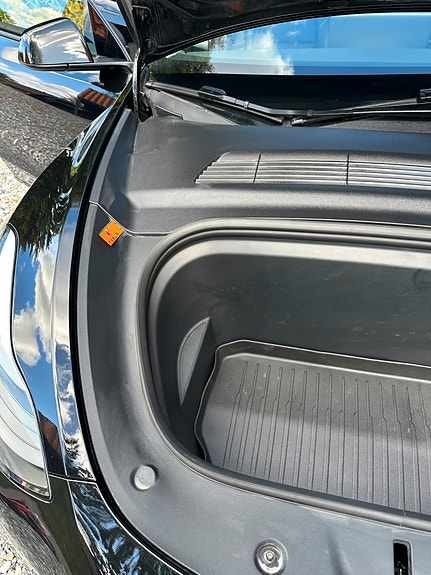 Tesla Model Y 7 of 15