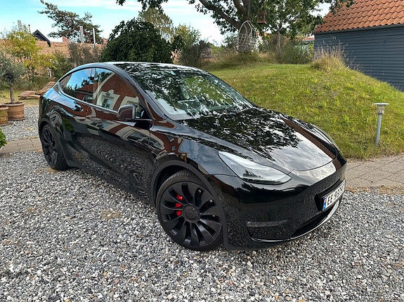 Tesla Model Y 3 of 15