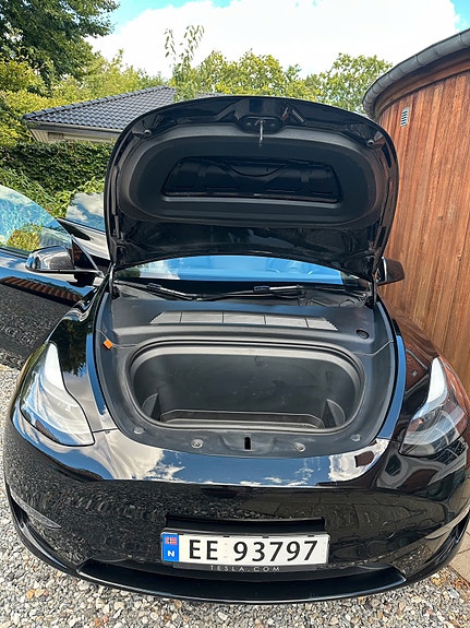 Tesla Model Y 8 of 15