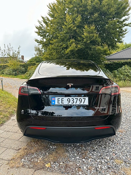 Tesla Model Y 6 of 15
