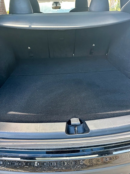 Tesla Model Y 10 of 15